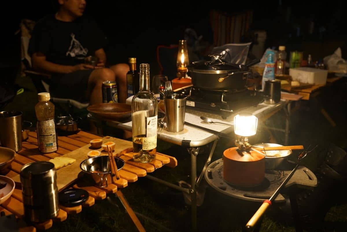 夜のキャンプ飯